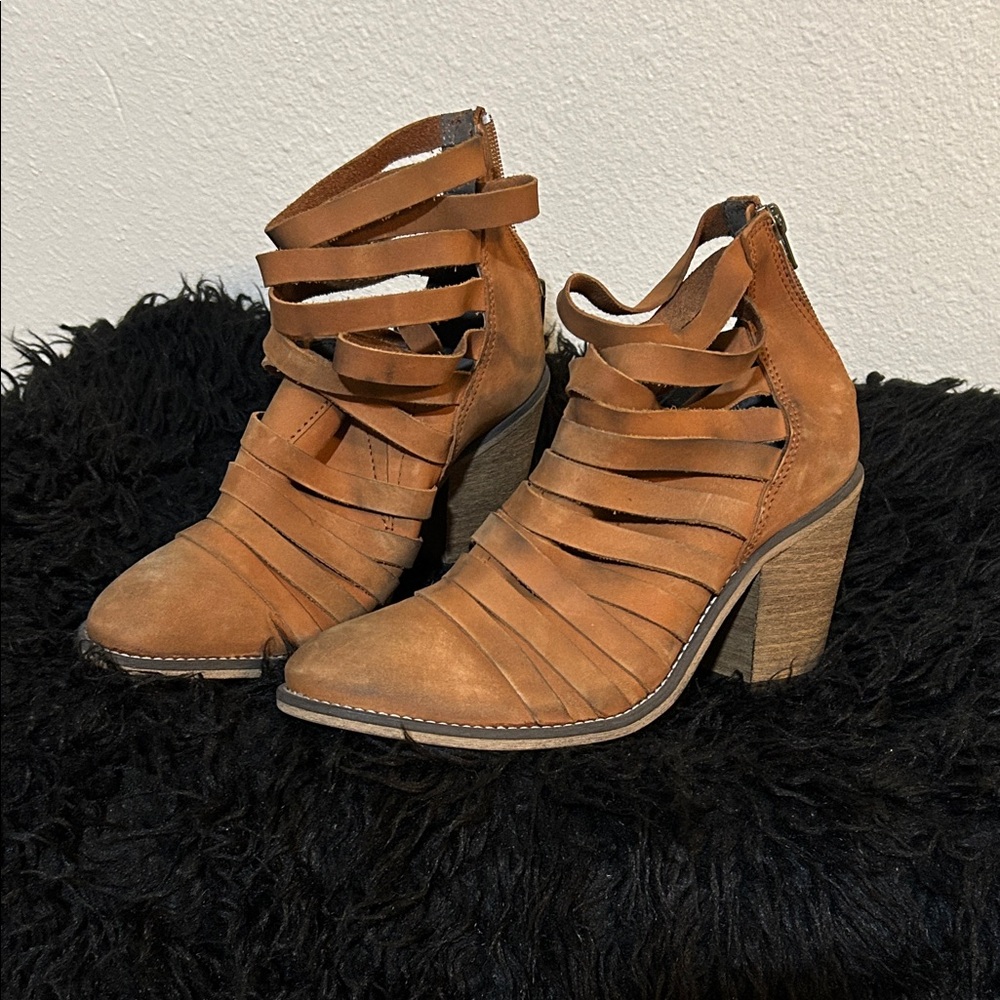 Free People size 38 size 8 Strappy Tan Ankle Boots EUC